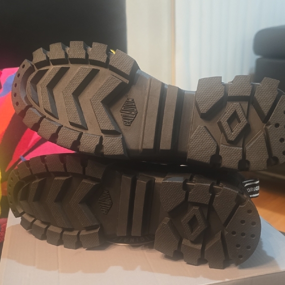 Palladium Women's Black and Red Boots Size 8 NWB - Picture 7 of 7